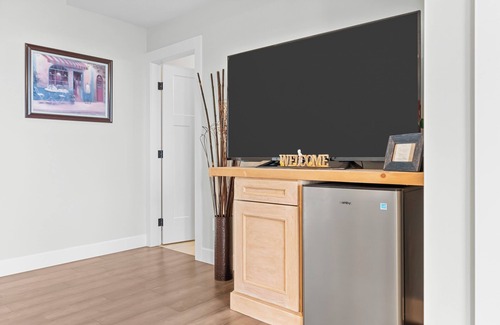 Regional District of Nanaimo House | Modern Oceanview 2BR Suite w/Patio & Private Entry | Nanaimo Retreat