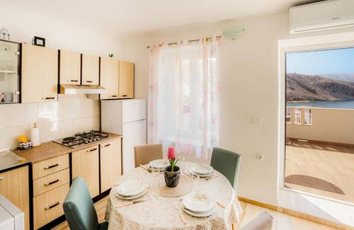 Metajna Apartment | Modern Oceanview