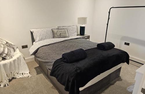 Lichfield Apartment | Modern Old Picture House City Centre Apartment 2 Bed - 1 Covered Secure Parking Space