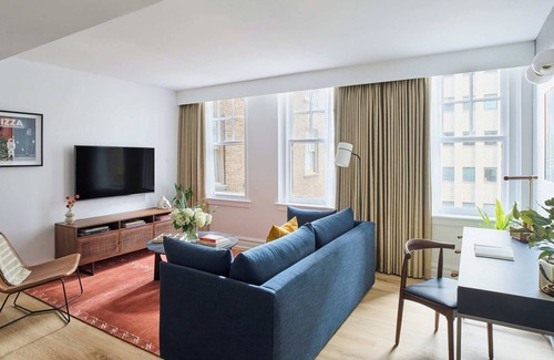 Downtown Houston Apartment | Modern One-Bedroom Apartment, Gym, Lounge