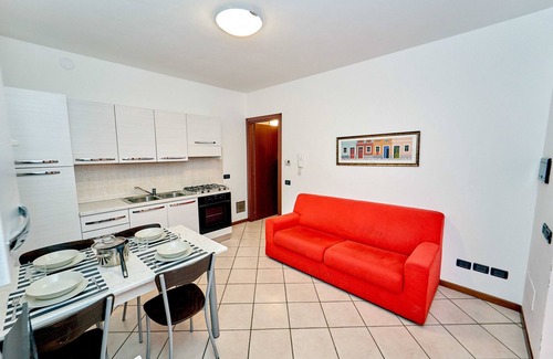Curno Apartment | Modern one-bedroom apartment near the hospital, with large garden and equipped with washing machine