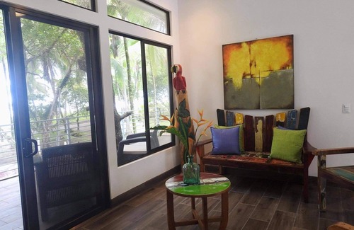 Parrita Villa | Modern Palo Seco beachfront “treehouse” property