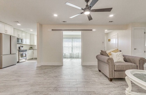 Northeast Pensacola House | Modern Pensacola Home ~ 6 Mi to Beach!