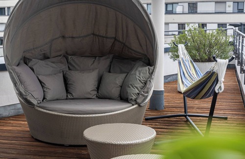 Zentrum-Suedost Apartment | Modern Penthouse in Top Location w/Roof Terrace & Garage