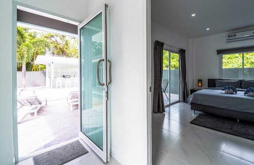 Khao Tao Villa | Modern Pool Villa with 5 Bedrooms - EDO