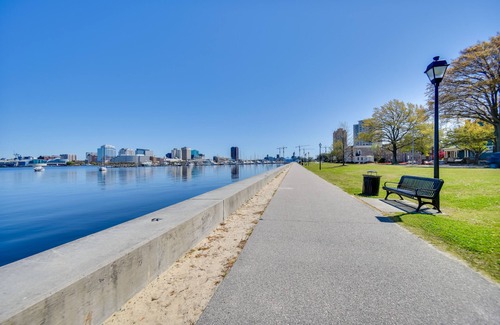 Portsmouth Apartment | Modern Portsmouth Apartment: Walk to Norfolk Ferry