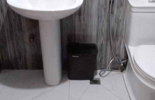 Trece Martires House | Modern Private House with Swimming Pool