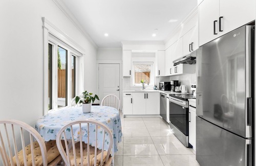 Renfrew-Collingwood House | Modern Private 3BR House