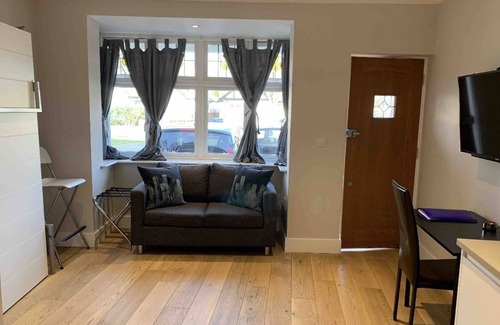 Ickenham Apartment | Modern, Private, self-contained studio apartment