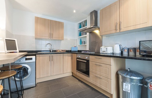 Exeter House | Modern Quirky Exeter City Cottage 2 min walk/shops