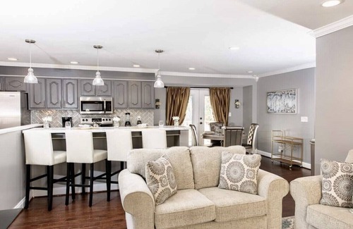 Crestline Heights House | Modern Ranch - Minutes From Downtown!