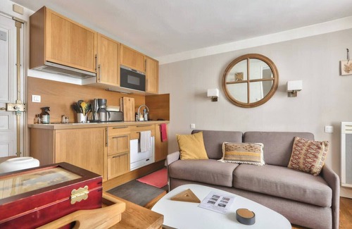 Quartier de Rochechouart Apartment | Modern Renovated studio, cozy and quiet