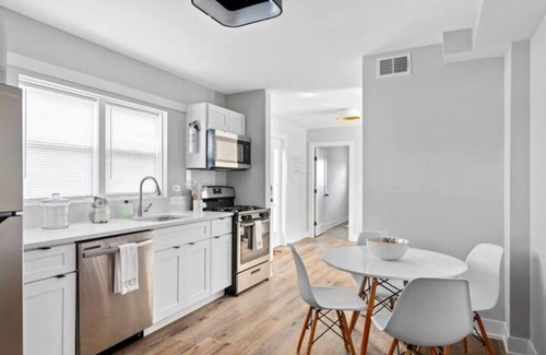 Riverside Apartment | Modern Renovated Suite in Riverside