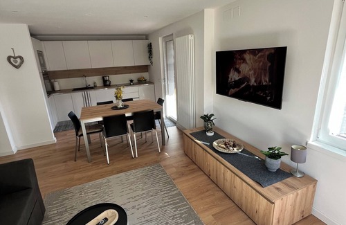 Auronzo di Cadore Apartment | Modern renovated vacation apartment in Auronzo di Cadore with lake view & two balconies