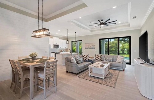 Broadmoor House | Modern Retreat 3BR/2BA w/Pool in Rotonda West