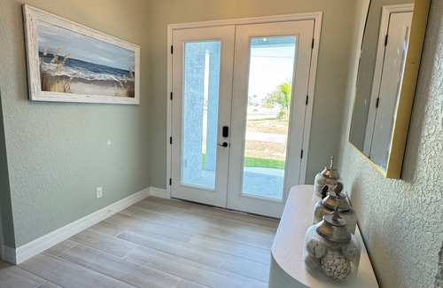Broadmoor House | Modern Retreat 3BR/2BA w/Pool in Rotonda West