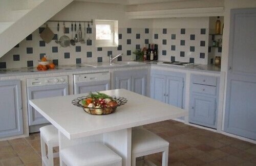 Old Town Apartment | Modern roof terrace apartment in central St. Tropez with sea view