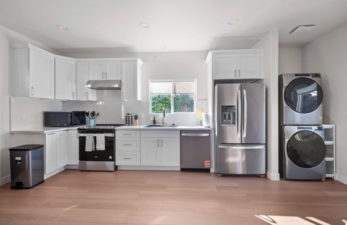 Mira Mesa House | Modern Room with Private Bath in Peaceful Home