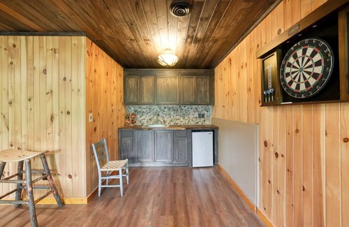 Suches Cabin | ★ Modern Rustic 5 Bedroom Cabin with Hot tub ★