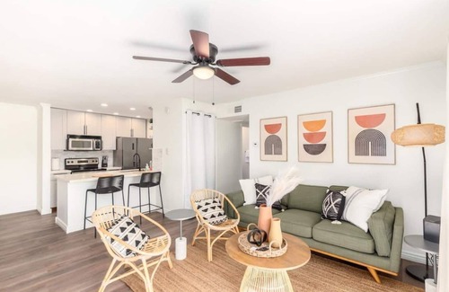 Woodland Springs Condo | Modern Scottsdale Condo with Community Amenities & Private Patio!