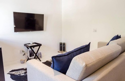 Three Anchor Bay Apartment | Modern Sea Point and City Gem