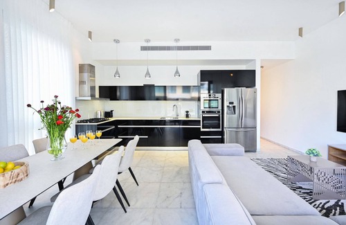 Tel Aviv City Center Apartment | Modern Sea View 3BR on Frishman Beach by HolyGuest