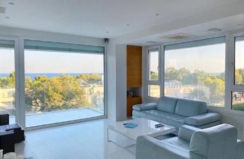 Potamos tis Germasogeias Apartment | Modern seafront apartment