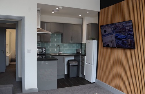 Waterloo Apartment | Modern Seaside Apartment near Crosby Beach & LFC