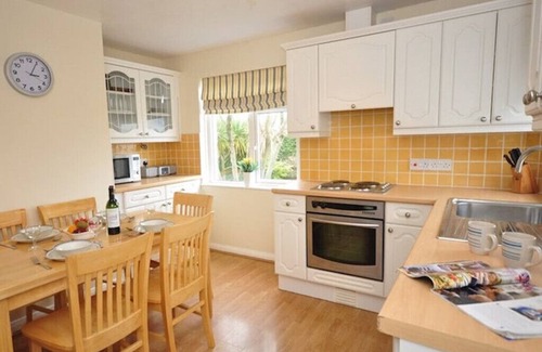Croyde House | Modern Seaside Cottage- short walk to beach