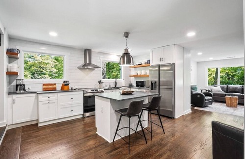 Sugar Grove Cabin | MODERN, SECLUDED 15 ACRE HOCKING HILLS RETREAT WITH BONUS CABIN!