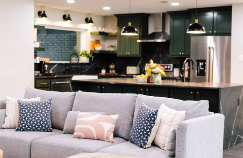 Midland House | Modern & Serene Home in Midland - Fast WiFi, King Beds, RO, Gazebo, & Firepit