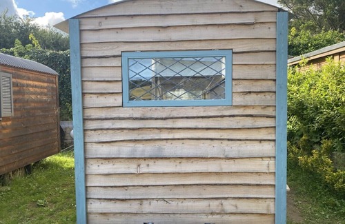Turnchapel Cabin | Modern Shepherd's Hut at St Anne's