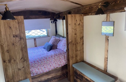 Turnchapel Cabin | Modern Shepherd's Hut at St Anne's