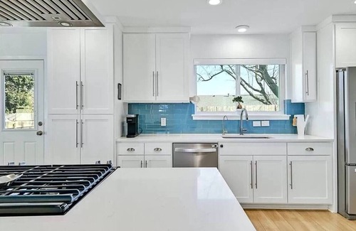 North Austin Civic Association House | Modern Smart Home - Central & Quiet Location!