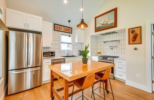 Solomons Cottage | Modern Solomons Cottage Rental - Walk to Island!