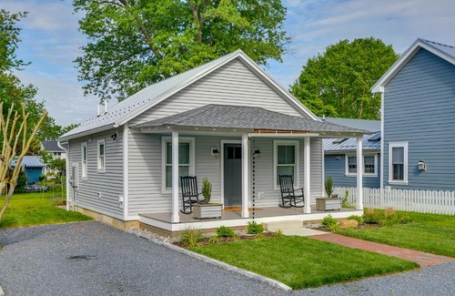 Solomons House | Modern Solomons Cottage Rental - Walk to Island!