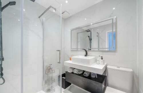 Abbey Apartment | Modern South Wimbledon Apartment