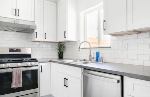 Azusa House | Modern Space Hideaway : w/2 King Beds, 2 Baths, Full Kitchen, a Pull-Out Sofa, with Backyard Patio and Gated Parking.