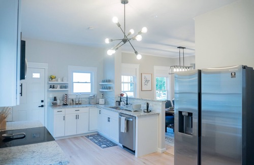 Worcester House | Modern & Spacious 4 Bedroom Single Family Home