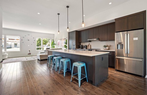 Sweet Auburn Historic District House | Modern Spacious 4-Level Townhome-Near Downtown ATL
