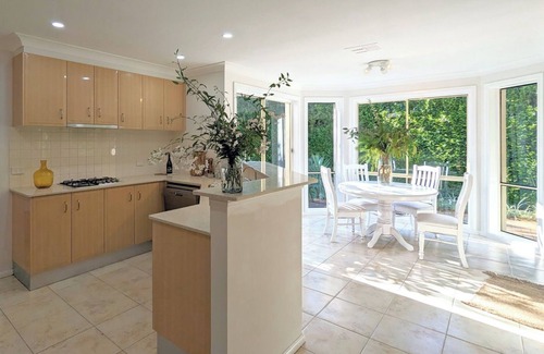 Belrose House | Modern spacious 5-bedroom home in Northern Beaches