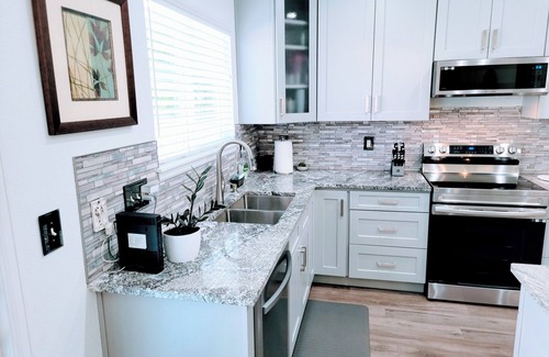 Green Valley Ranch House | Modern Spacious-5BR- 3.5Bath-DIA-Gaylord-GVR Golf-CU Medical