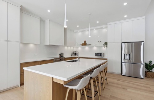 Georgian Bluffs House | Modern & Spacious Cobble Beach Golf Retreat