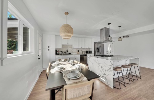 Northwest Anaheim House | Modern Spacious Disney Arcade Pool House