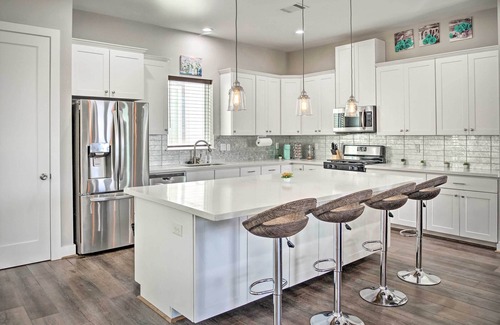 Riverside Terrace House | Modern & Spacious Houston Home - Pets Welcome!