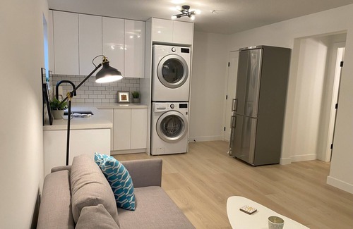 Riley Park Apartment | Modern, spacious Main Street Guest Suite, 1 BR