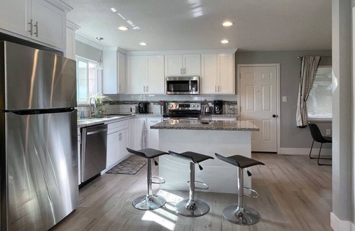 Arden-Arcade House | Modern, spacious, quiet home close to the River