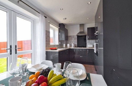 Peterborough House | 🌟MODERN, SPACIOUS TOWNHOUSE CLOSE TO CITY CENTRE🌟