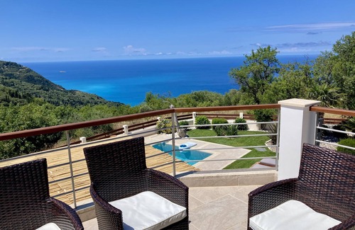 Kalamitsi Villa | Modern spacious villa with private pool, large garden and sea view/sunset