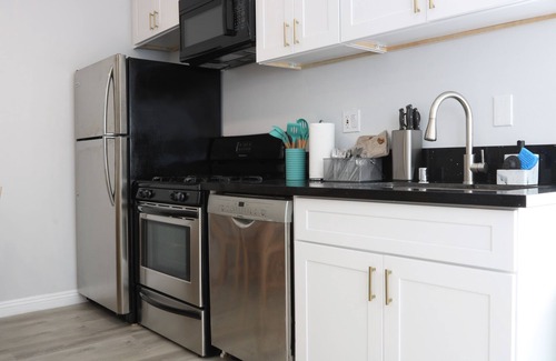 La Crescenta-Montrose Apartment | Modern studio with private patio